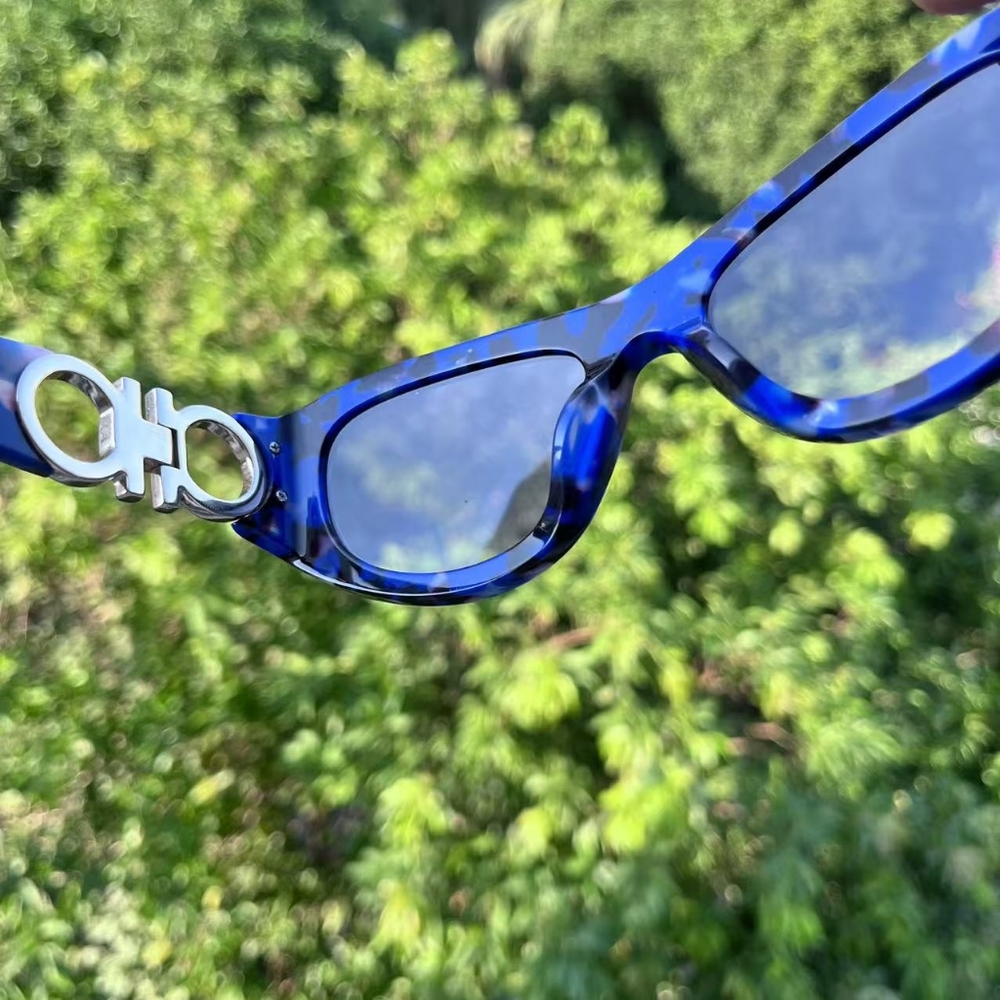GUCCI Sunglasses - Picture 4 of 8